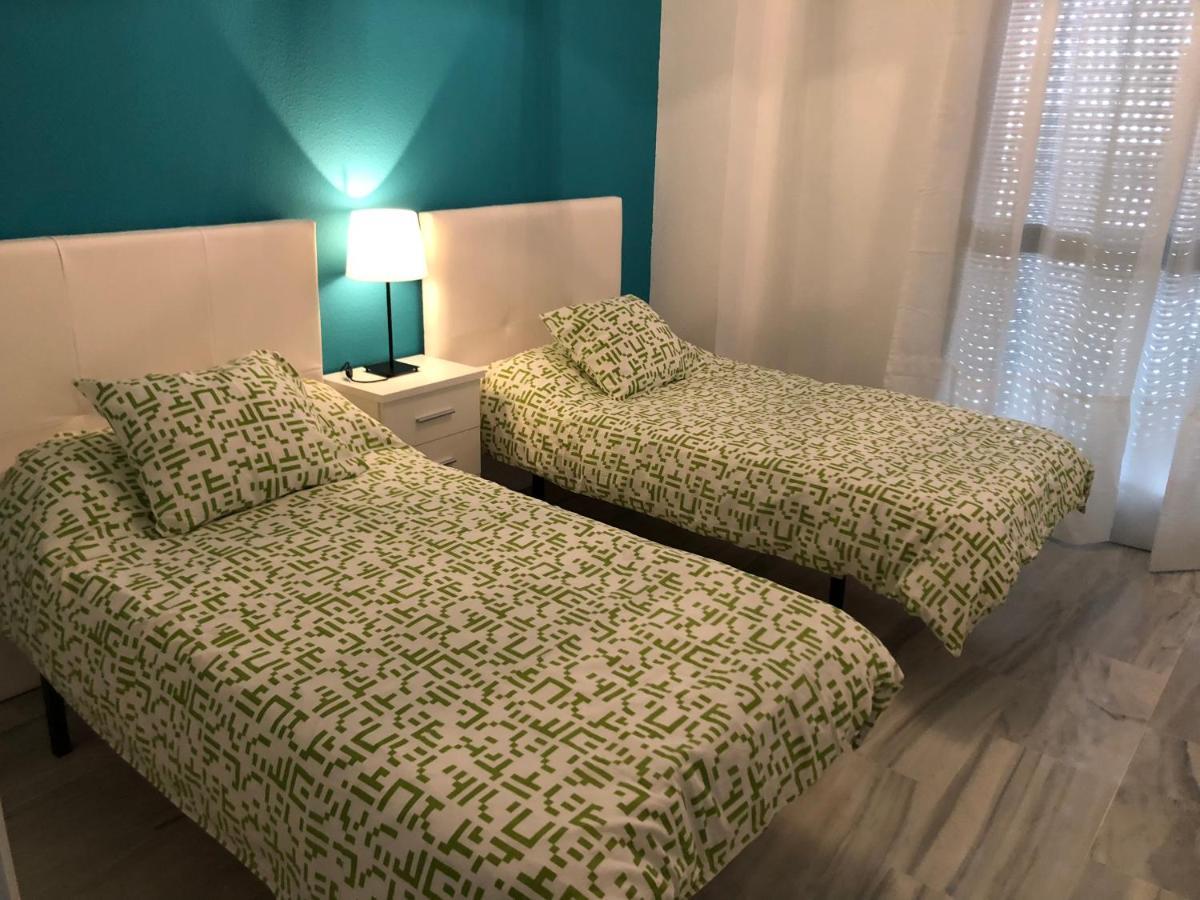 Torremolinos, Playa Del Bajondillo, Primera Linea Kültér fotó